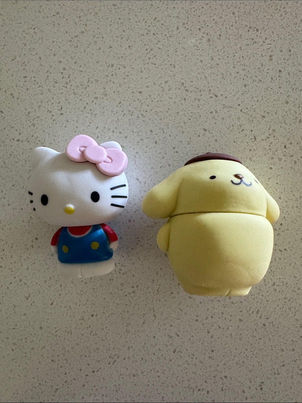 2023 Sanrio Hello Kitty & Pompompurin collector Mini fig Duo - eraser - puzzle